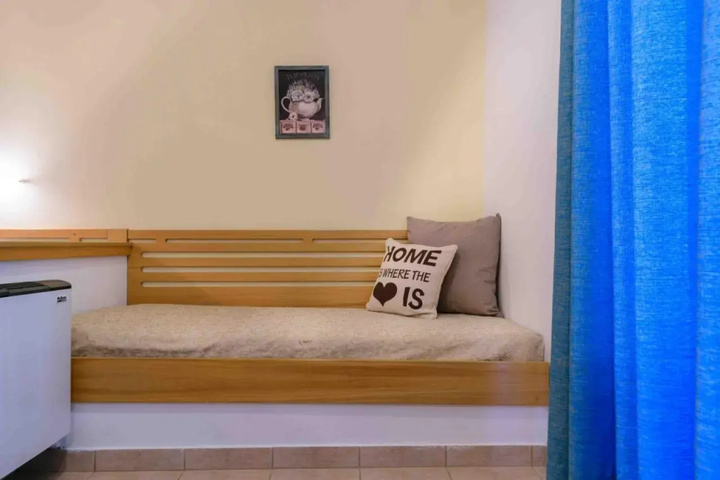Room 7 of 27