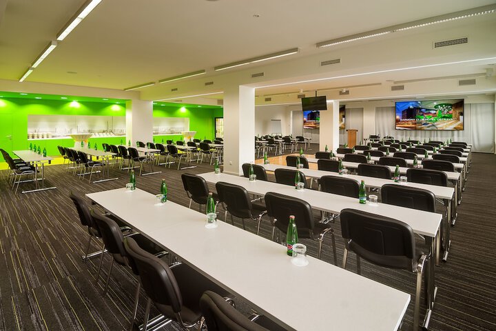 Business Center 18 of 21