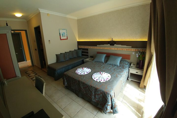 Room 8 of 63