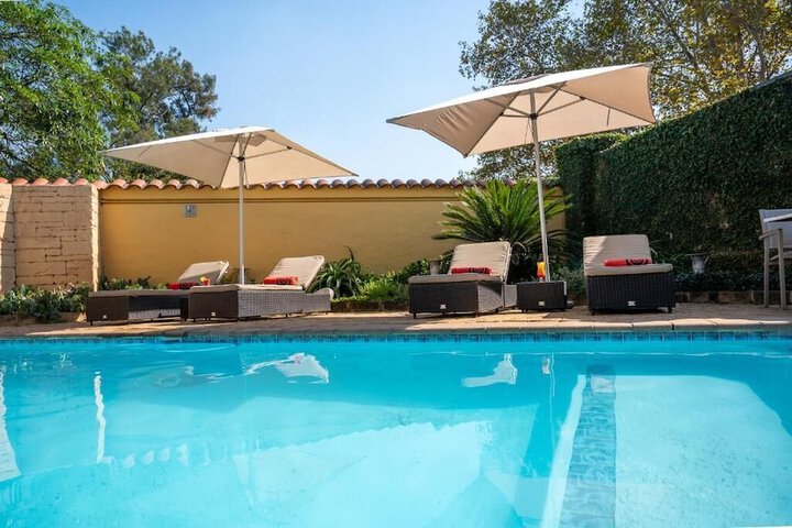 Pool 32 of 38