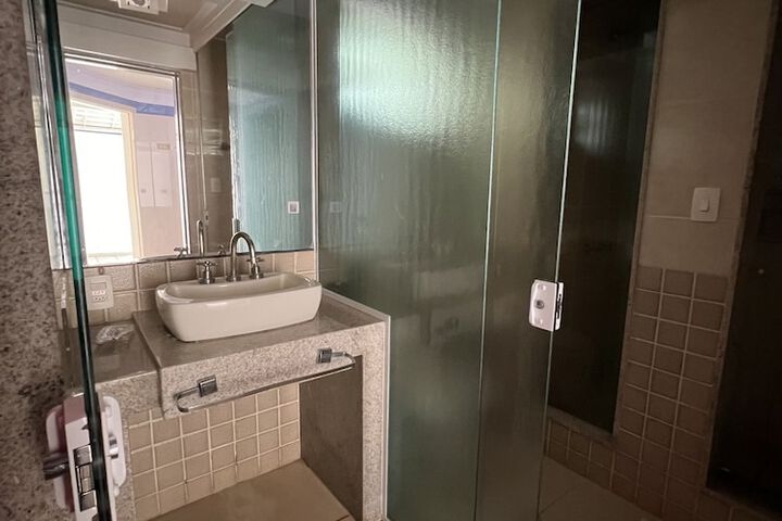 Room 68 of 118