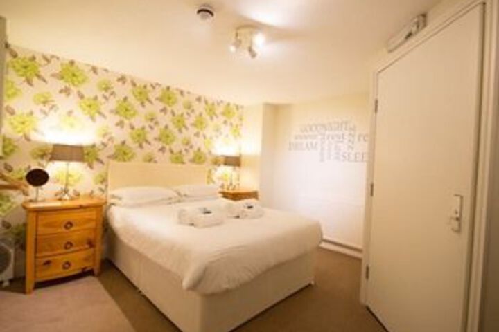 Room 15 of 38