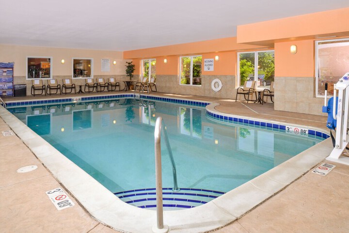 Pool 40 of 77