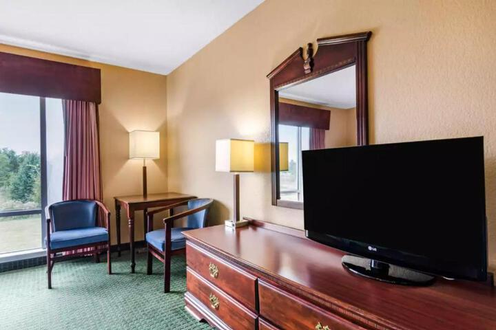 1 King Bed