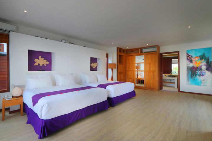 Room 7 of 98