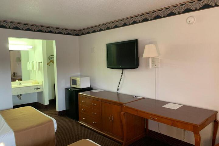 2 Double Beds (1 of 11)