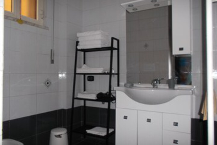 Room 2 of 17