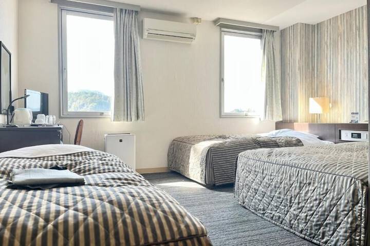 Room 2 of 13