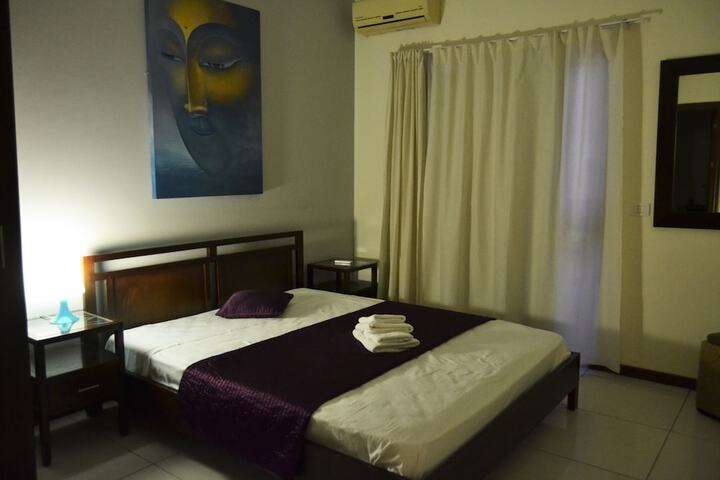 Room 25 of 77
