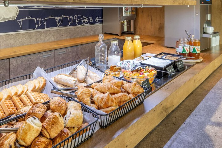 Breakfast/Coffee Service 25 of 41