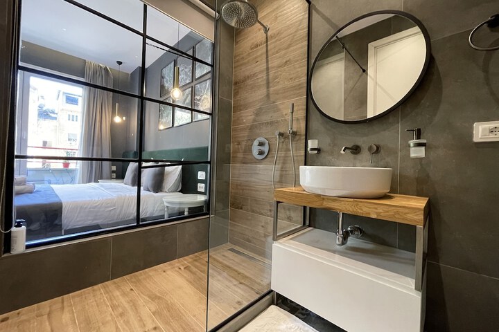 Room 53 of 68