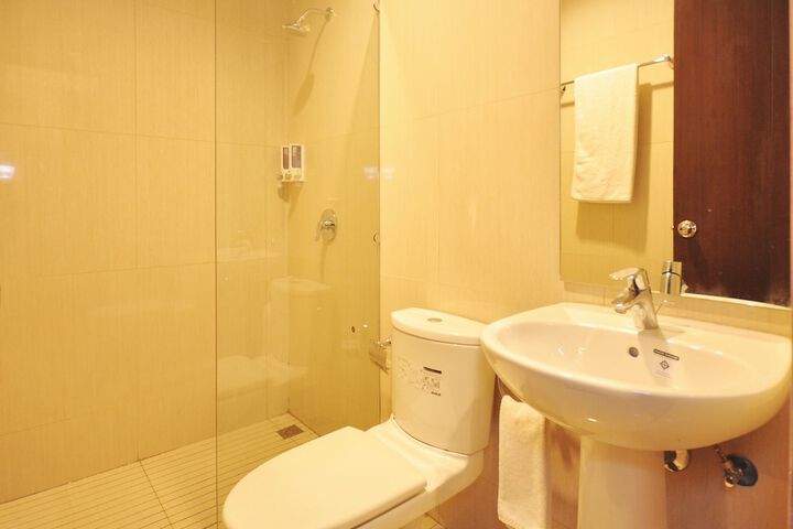 Room 11 of 27