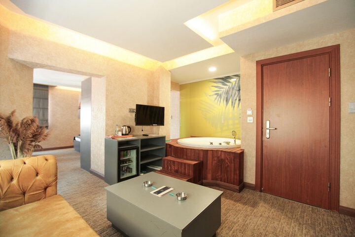 Room 45 of 106