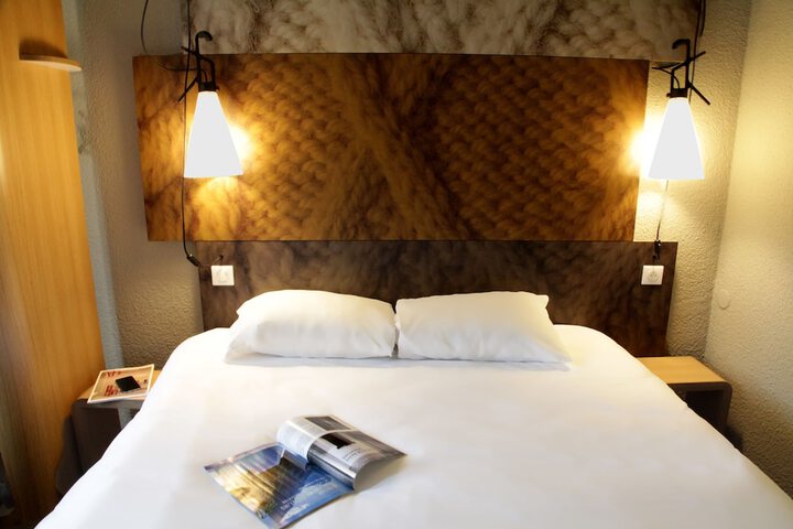 Room 6 of 65