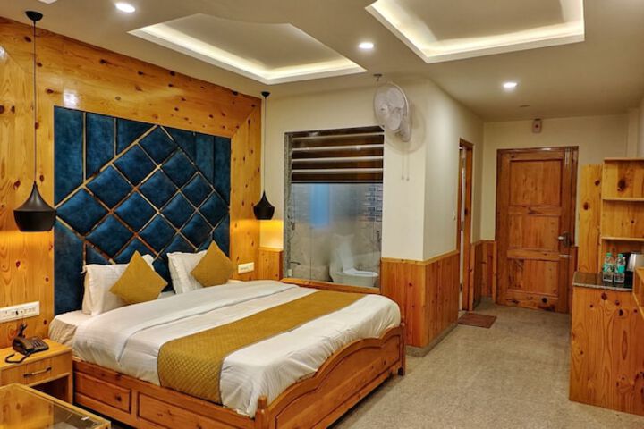 Room 11 of 38