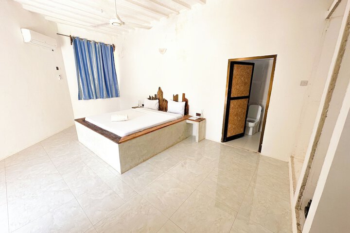 Room 4 of 48