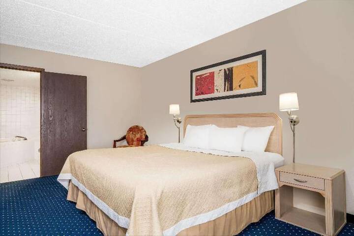 1 King Bed (5 of 5)