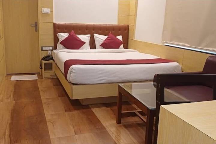 Room 30 of 53