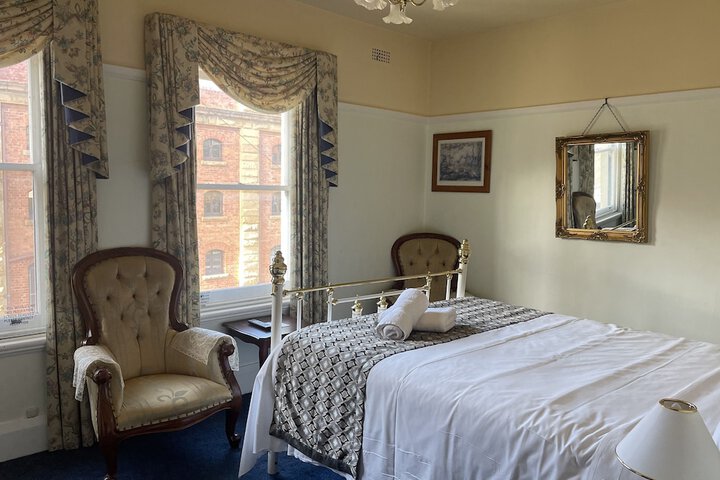 Room 7 of 33