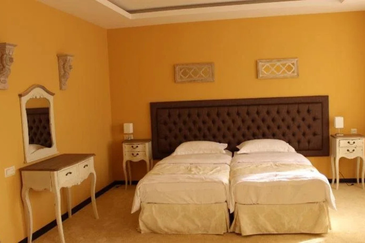 Room 3 of 20