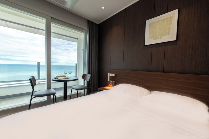 Room 10 of 46