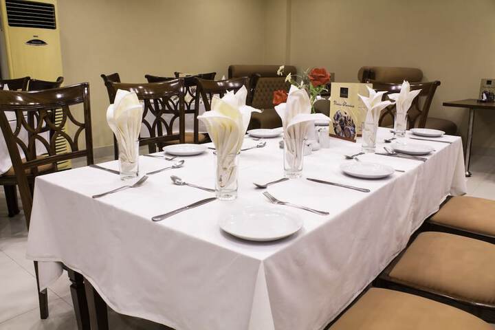 Dining 8 of 20