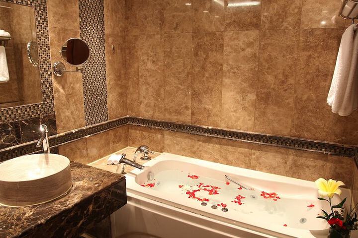 Room 10 of 33