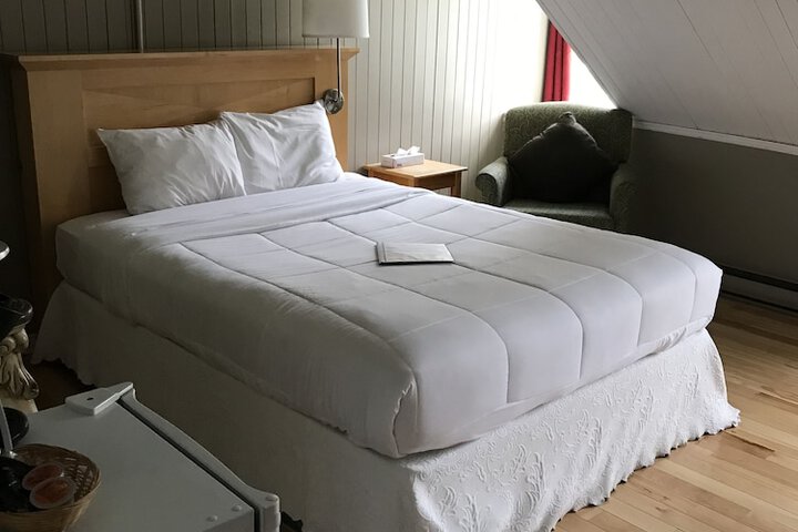 Room 9 of 102