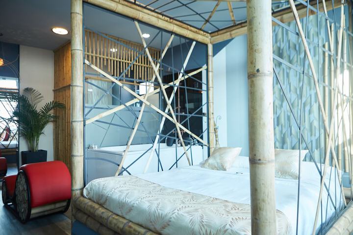 Room 2 of 10