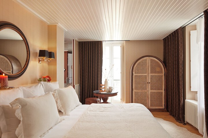 Room 33 of 142