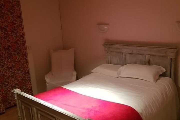 Room 4 of 8