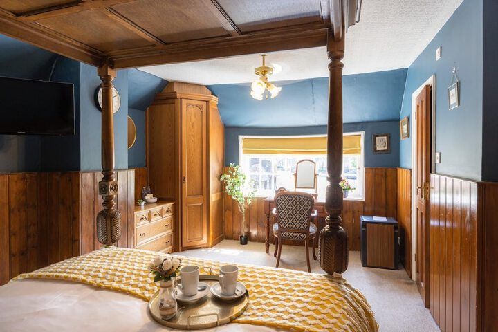 Room 2 of 51
