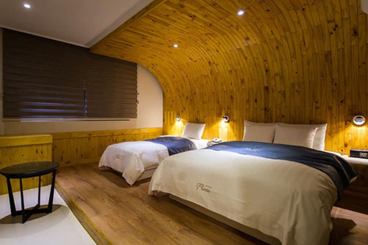 Room 25 of 69