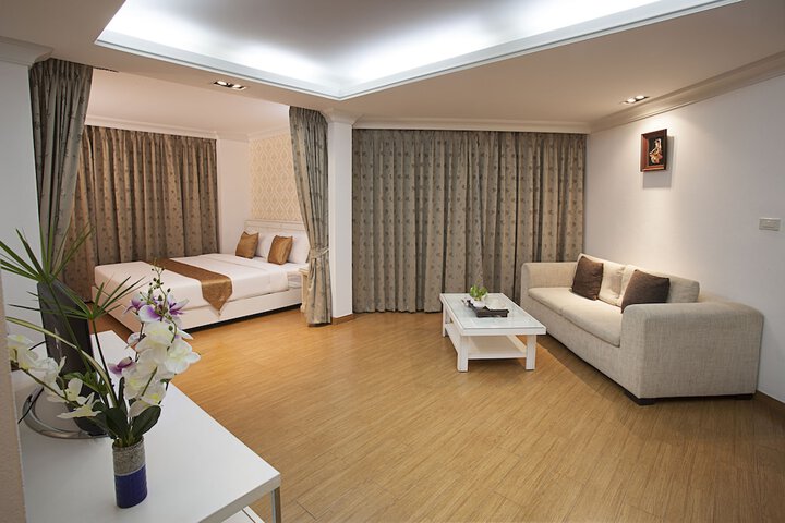 Room 12 of 140