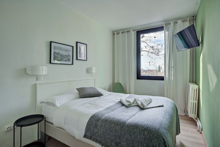 Room 15 of 48