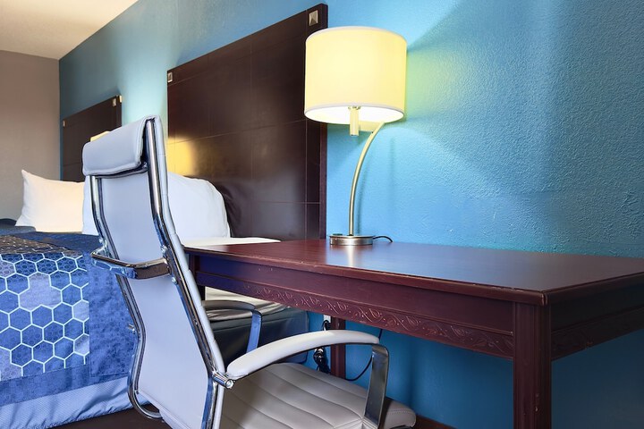 2 Queen Beds (5 of 20)