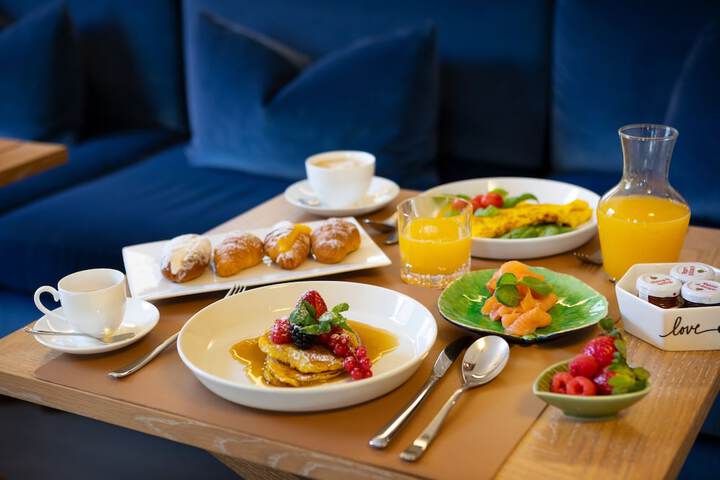 Breakfast/Coffee Service 95 of 112