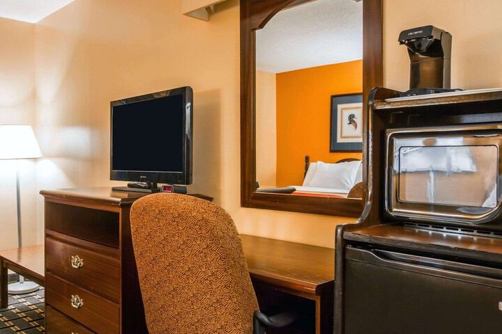 Room 9 of 25