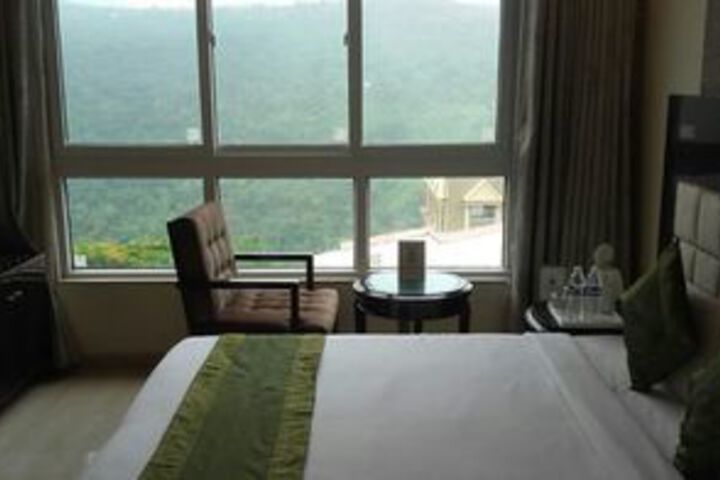 Room 7 of 28