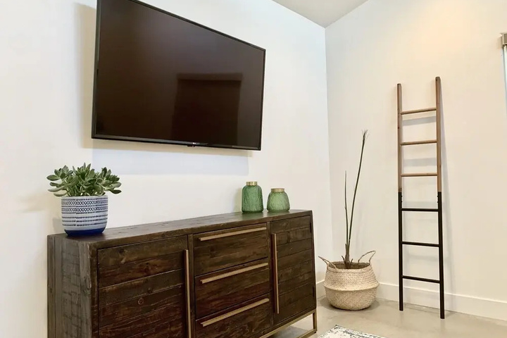 Room 2 of 18