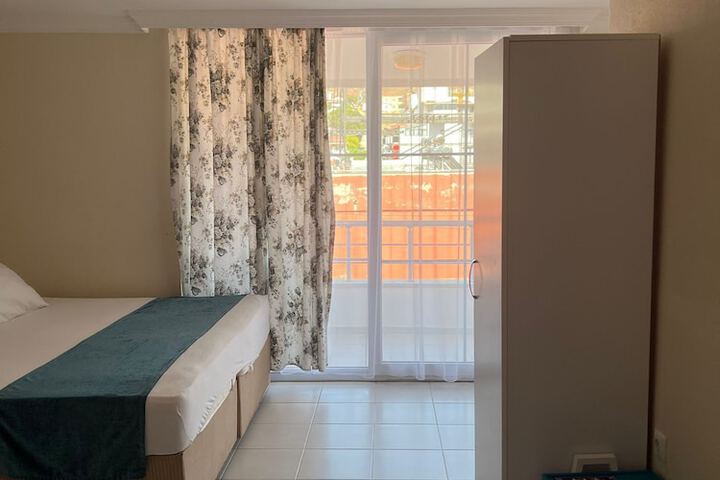 Room 10 of 31