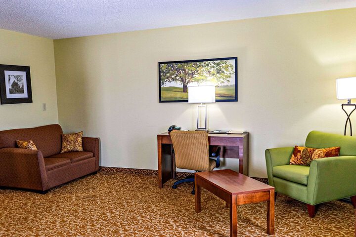 Room 11 of 28