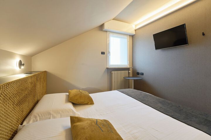 Room 15 of 73