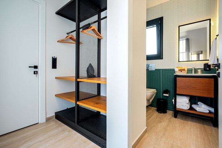 Room 73 of 89