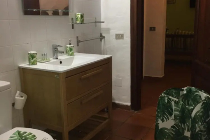Room 9 of 28