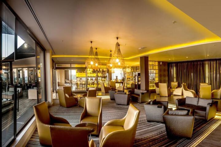 Lounge 38 of 45