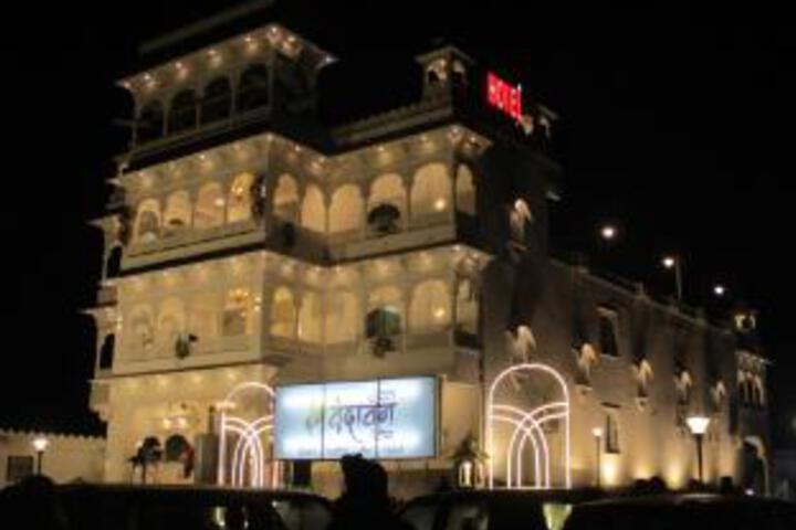 Hotel Vrindavan Palace