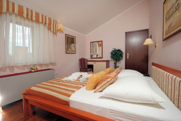 Room 18 of 82