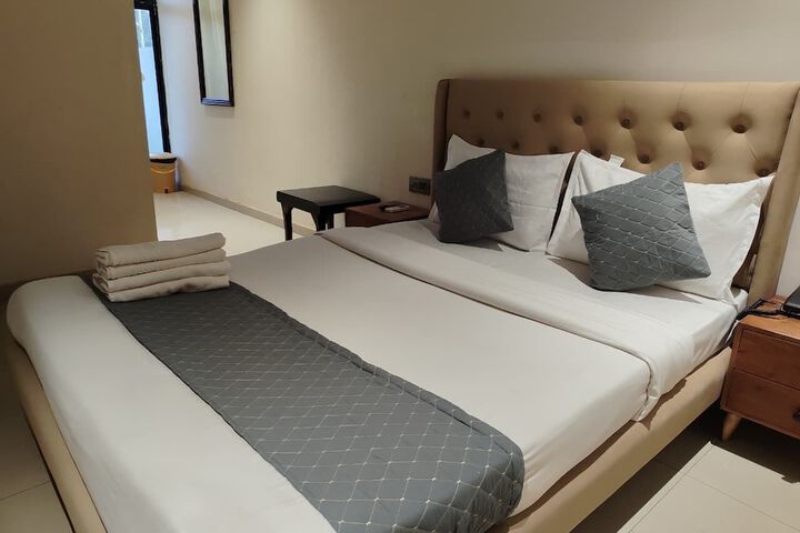 Room 4 of 10