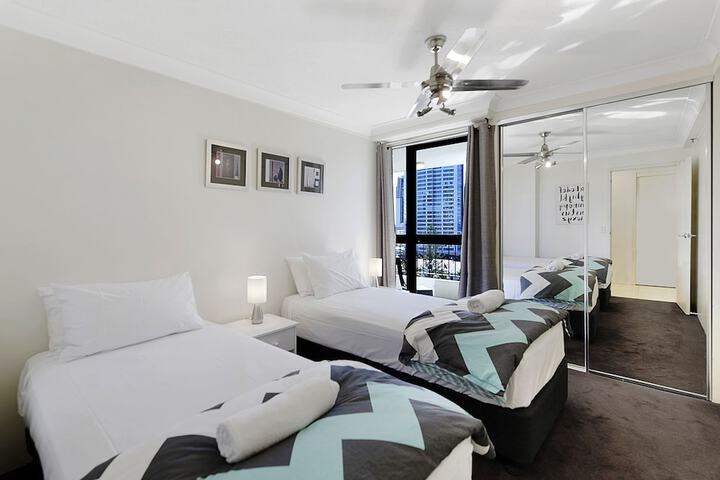 Room 2 of 105